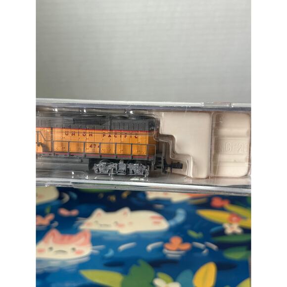 Life-Like 7250 EMD GP-20 Union Pacific Loco #474 - Picture 5 of 11